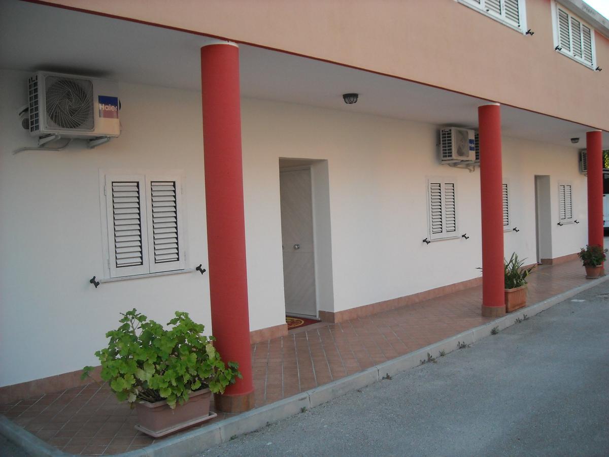 B&B dal Gallo Battipaglia Bagian luar foto